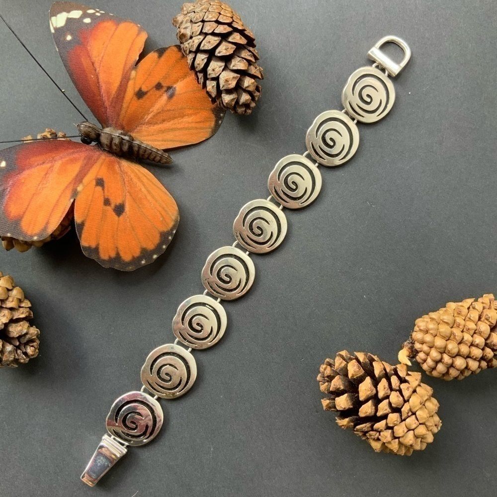 Beautiful silver tone & enamel bracelet